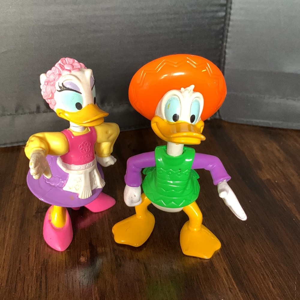 Lot of 2 Vintage Disney Epcot PVC figures with Posable arms Daisy & Donald 4”
